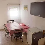 In 15408 بيت للعطل *